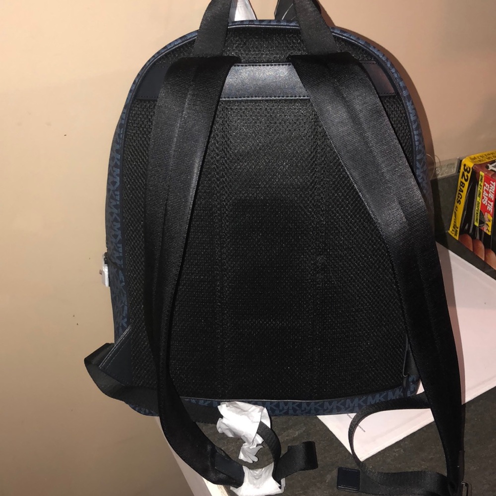 Authentic Men’s MK Bookbag! - Picture 3 of 4